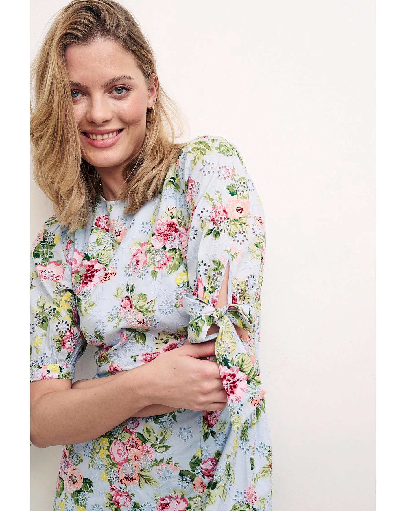 Nobody's Child Esme Broderie Midi Dress| Multi 4 Nobody's Child Esme Broderie Midi Dress| Multi - Image 4